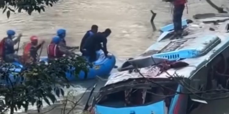 बस दुर्घटनामा मृतकको सङ्ख्या ७ पुग्यो, ३०भन्दा बढी घाइते