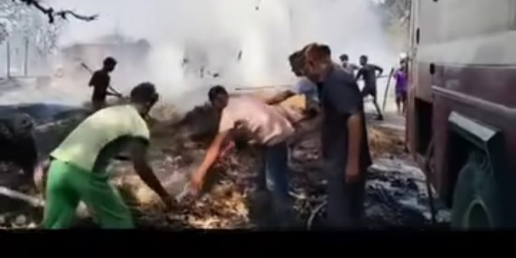 मटिहानीको आगलागी ६ घण्टापछि नियन्त्रणमा, १२५ घर जलेर नस्ट