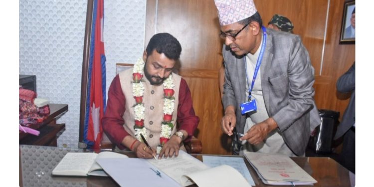 नवनियुक्त स्वास्थ्यमन्त्रीको पहिलो निर्णय : ठूला सरकारी अस्पतालमा जनशक्ति थप गर्ने