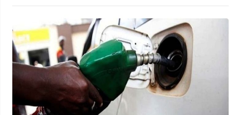 पेट्रोलको मूल्य लिटरमै ७ रुपैयाँ घट्यो