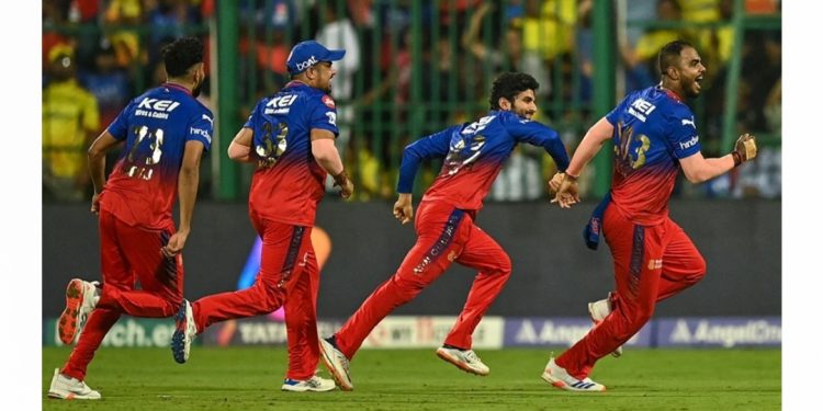 बेंग्लुरु आईपीएलको प्लेअफमा, चेन्नेइ बाहिरियो