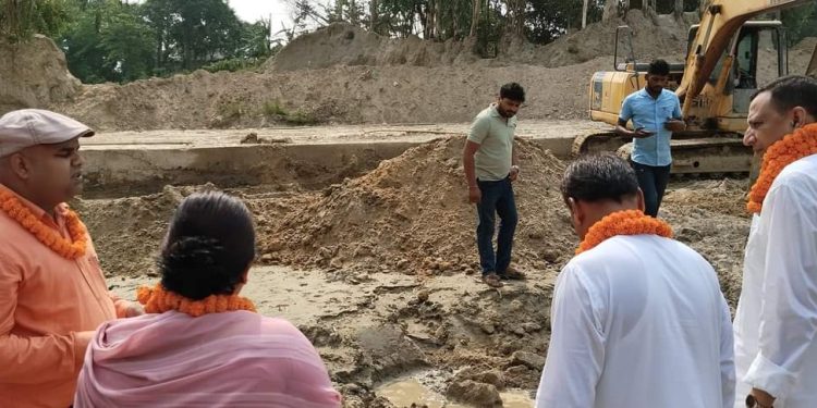 मुख्यमन्त्री यादवद्वारा जमुनी सिचाई आयोजनाको निरीक्षण