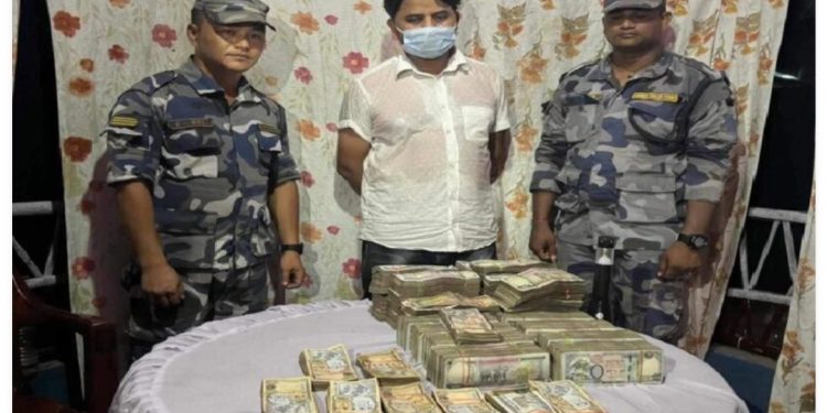 स्रोत नखुलेको १ करोड रुपैयाँसहित १ जना पक्राउ