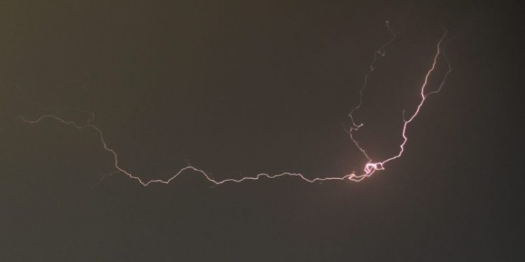 विद्यालय जानेबेला चट्याङ लागेर ३ बालिका गम्भीर घाइते