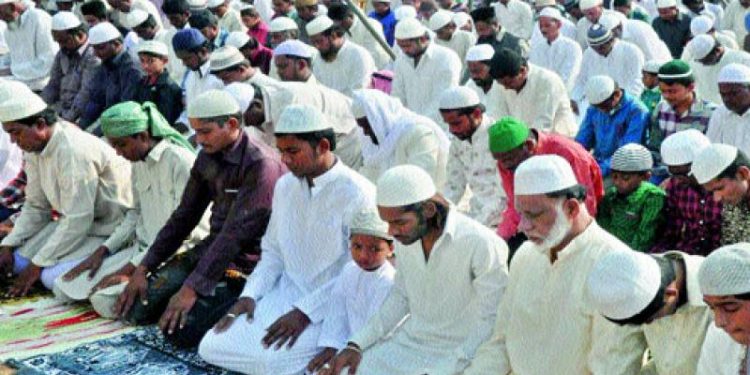 शुभकामना आदान प्रदान गर्दै ईस्लाम धर्मावलम्बीहरु मनाए ईदुलजोहा पर्ब , देशभर सार्वजनिक बिदा