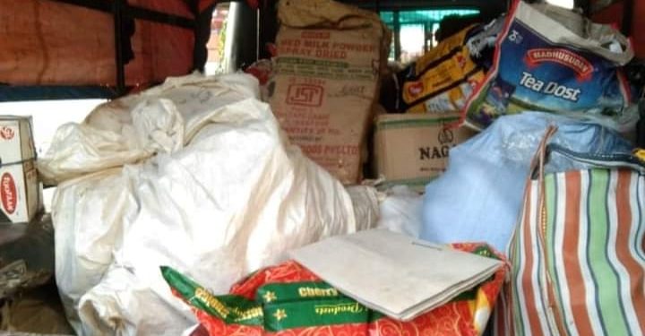 भन्सार छली गरेर नेपालतर्फ ल्याउँदै गरेका कपडा, चिनिको वोरा सहित अटो तथा अटो चालक प्रहरी नियन्त्रणमा