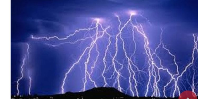 चट्याङ लागेर १९ जनाको मृत्यु