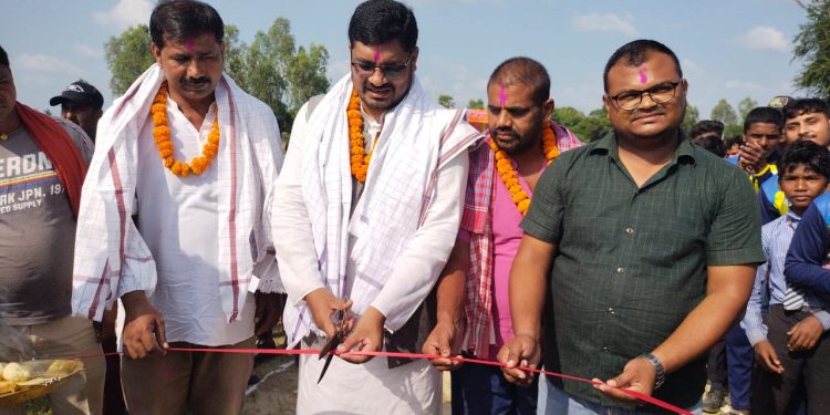 रामगोपालपुर नगरपालिका ८ बिर्तामा वडा स्तरीय क्रिकेट टुर्नामेन्टको सांसद कुशवाहाले गरे उद्घाटन