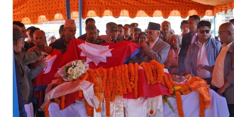 पूर्वसभामुख ढुंगानाको पार्थिव शरीरमा प्रधानमन्त्री ओलीले ओढाए राष्ट्रिय झन्डा