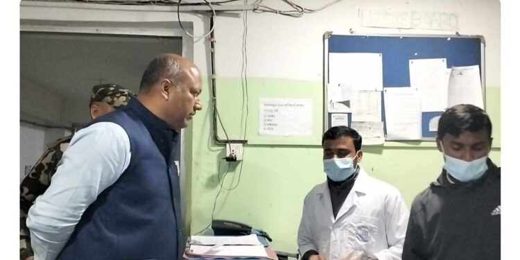 अस्पतालहरुमा मुख्यमन्त्री सिंहको अनुगमन जारी, चार अस्पताल बन्द