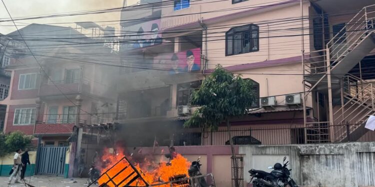 एकीकृत समाजवादी कार्यालयमा आगजनी