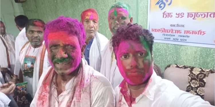 साेनमा गाउँपालिकाकाे कार्यालयमा मनाइयो होली