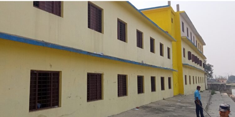 परीक्षा केन्द्रलाई अमर्यादित बनाएको भन्दै महोत्तरीमा एक केन्द्राध्यक्ष र चार निरीक्षकसँग स्पष्टीकरण 