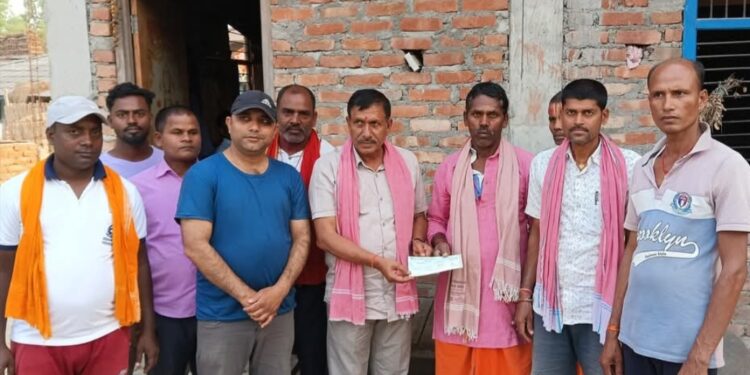 साेनमा गाउँपालिकाले गरे आर्थिक सहयाेग