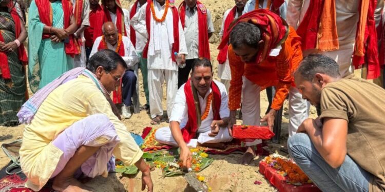 शैक्षिक बिकासका लागी मेयर मण्डलद्वारा सर्वोदय आधारभूत विद्यालयमा ४ कोठे पक्की भवनको शिलान्यास