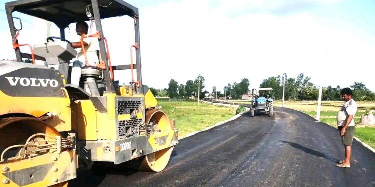 कालोपत्रे सडकले गाउँको मुहार फेर्दै, मटिहानी नगरवासीमा उत्साह