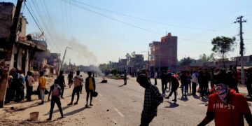 जनकपुरको झण्डाचोकमा दुई समुदायबीच झडप, चार सेल अश्रुग्यास प्रहार