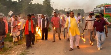 महोत्तरीको बिभिन्न ठाँउमा मशाल जुलुस , गौर घटना अनुसन्धानका नाममा उपेन्द्र यादवलाई फसाउन खोजिएको आरोप