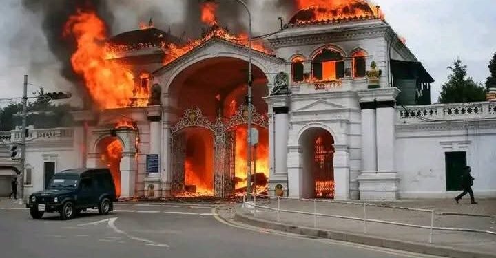 १८ घन्टामा ४० पटक दमकल प्रयोग भयो तर निभेन सिंहदरबारको आगो