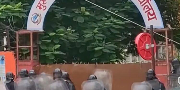 मधेश प्रदेशको मुख्यमन्त्री कार्यालयमा ढुंगामुढा