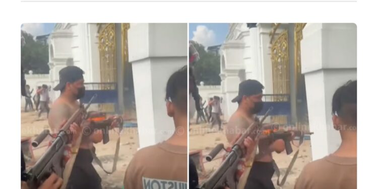 सिंहदरबार गेटमै जेनजीले खोसे सुरक्षाकर्मीको बन्दुक, आफैं पड्काए