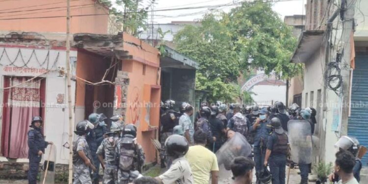 मधेशका तीनवटा जेलबाट भागे ९८३ कैदीबन्दी