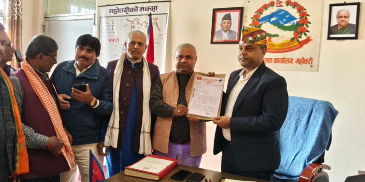 जसपा नेपालले बुझाए महाेत्तरीमा प्रमुख जिल्ला अधिकारीमार्फत प्रधानमन्त्रीलाई ज्ञापन पत्र 