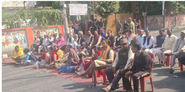 सरकार गठनविरुद्ध आज पनि मधेशका सांसदहरू धर्नामा