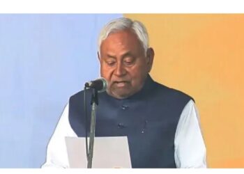 बिहारका मुख्यमन्त्री नितिशकुमारले लिए शपथ
