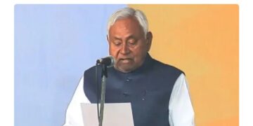 बिहारका मुख्यमन्त्री नितिशकुमारले लिए शपथ