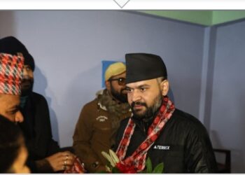 रास्वपाको उदय कुनै वैचारिक, सैद्धान्तिक धरातलमा नभई लोकप्रियतावादमा भएको राजनीतिकवृत्तमा आरोप