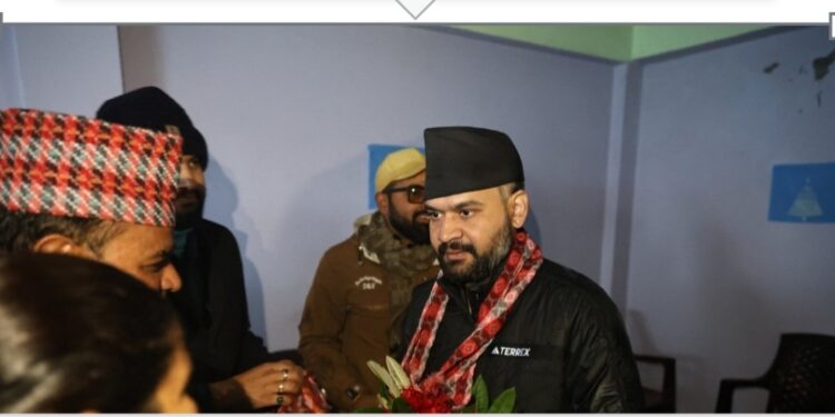 रास्वपाको उदय कुनै वैचारिक, सैद्धान्तिक धरातलमा नभई लोकप्रियतावादमा भएको राजनीतिकवृत्तमा आरोप