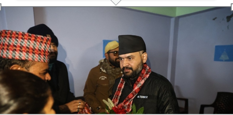 रास्वपाको उदय कुनै वैचारिक, सैद्धान्तिक धरातलमा नभई लोकप्रियतावादमा भएको राजनीतिकवृत्तमा आरोप