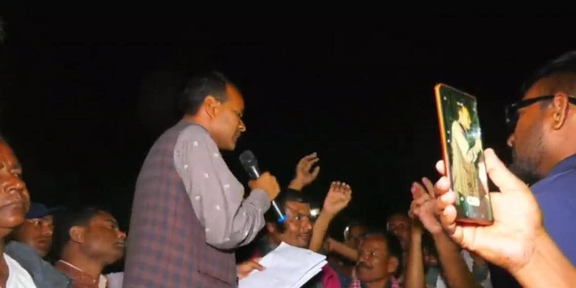 मातृका यादवलाई जितको प्रमाणपत्र दिन माग गर्दै नेकपाको प्रदर्शन