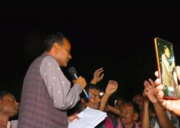 मातृका यादवलाई जितको प्रमाणपत्र दिन माग गर्दै नेकपाको प्रदर्शन