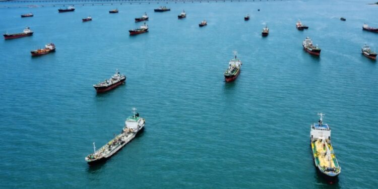 स्ट्रेट अफ होर्मुज भएर आउ-जाउ गर्ने विदेशी जहाजबाट शुल्क उठाउँदै इरान, थप तनावको संकेत